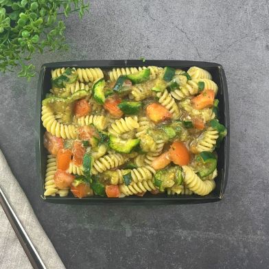 SMART Fusilli freddi con pomodorini, zucchine e pesto di olive
