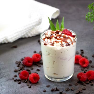 Mousse di fragole con coulis di frutti di bosco