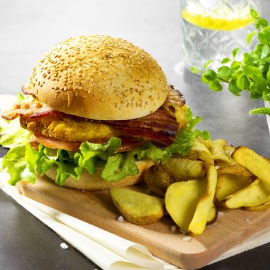 Chicken Burger 160g con mayo artigianale, bacon croccante e patate dippers